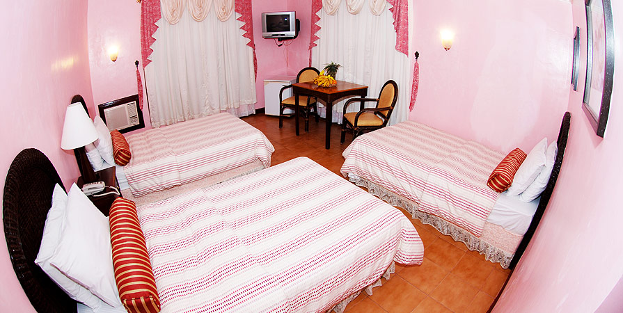 Puerto galera Marco Vincent family room